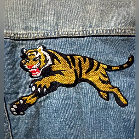 Forever 21 • Tiger Patch Denim Jacket - Picture 2 of 6